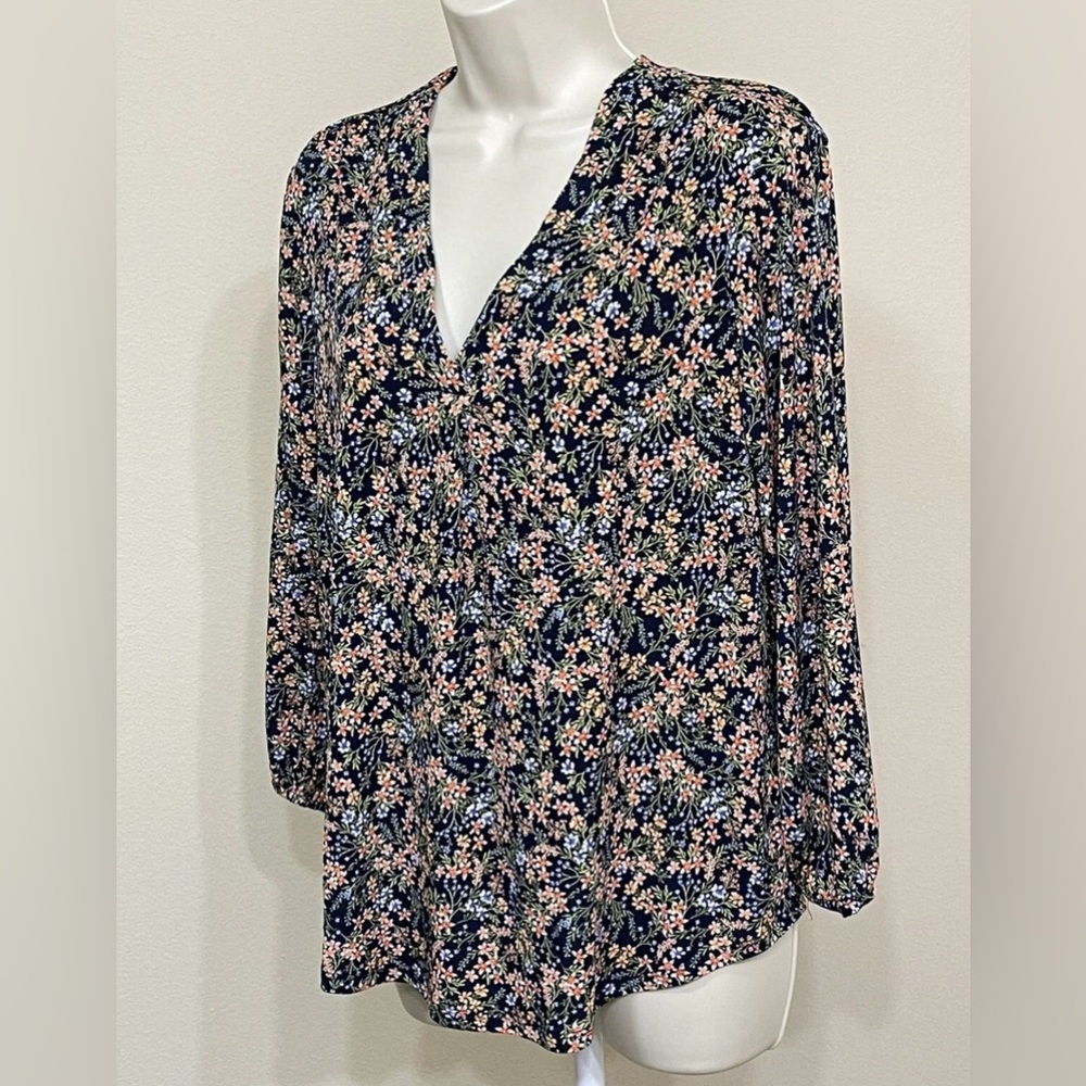 Vince Camuto Women’s Navy Blue Floral Print 3/4 Sleeve V-Neck Relaxed Blouse s M - Picture 4 of 11